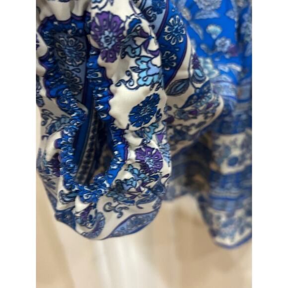 Blue Floral Top Size Large - Picture 7 of 7